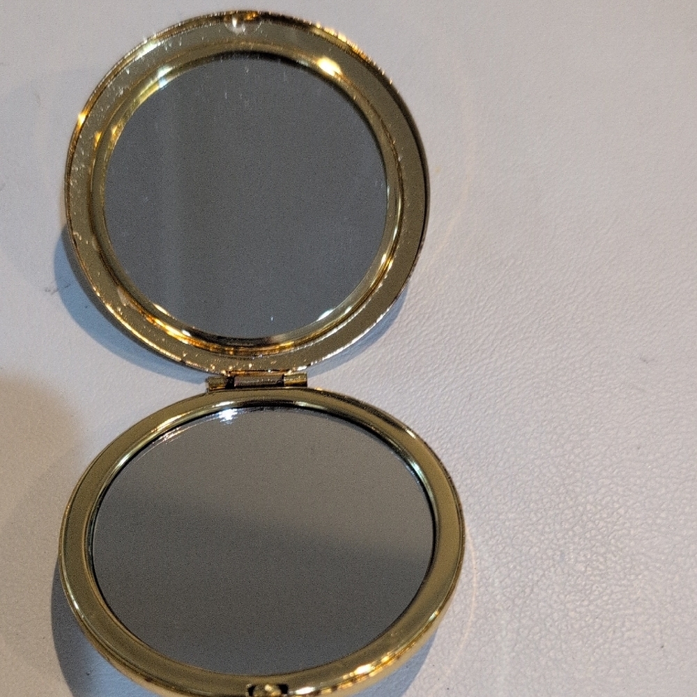 just 4 Jenn. Shipping  +++++Chic Gold and Black Compact Mirror - Picture 3 of 5